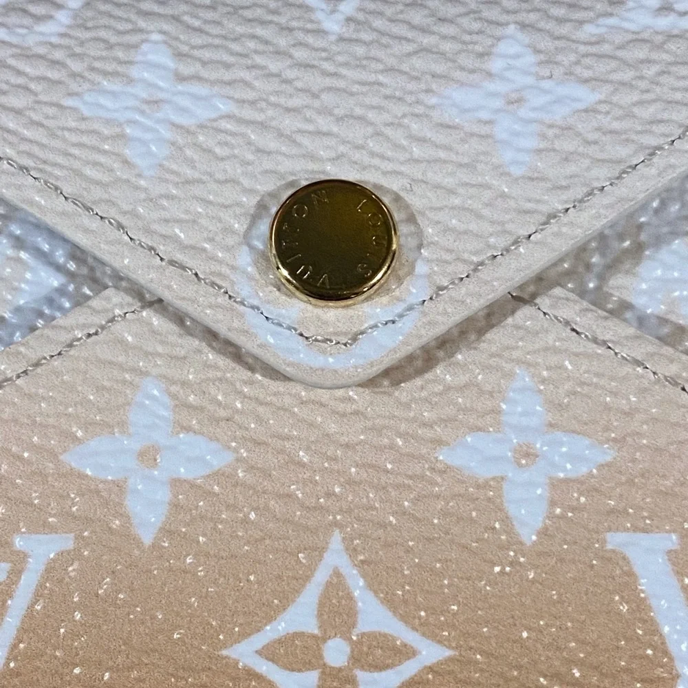 ⛱🏊🏼‍♀️Authentic Brand NEW Louis Vuitton Limited Edition Kirigami Set Pochette